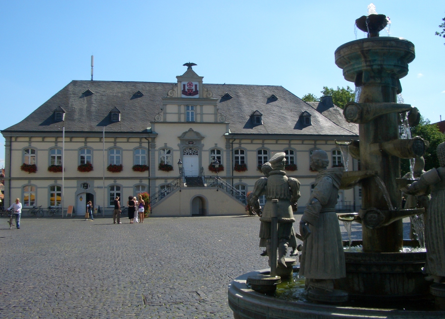 Rathaus mit Bürgerbrunnen